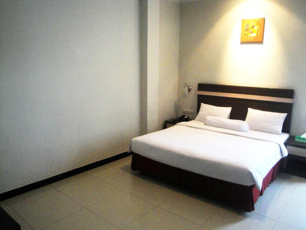 Agung Hotel Kendari Room photo